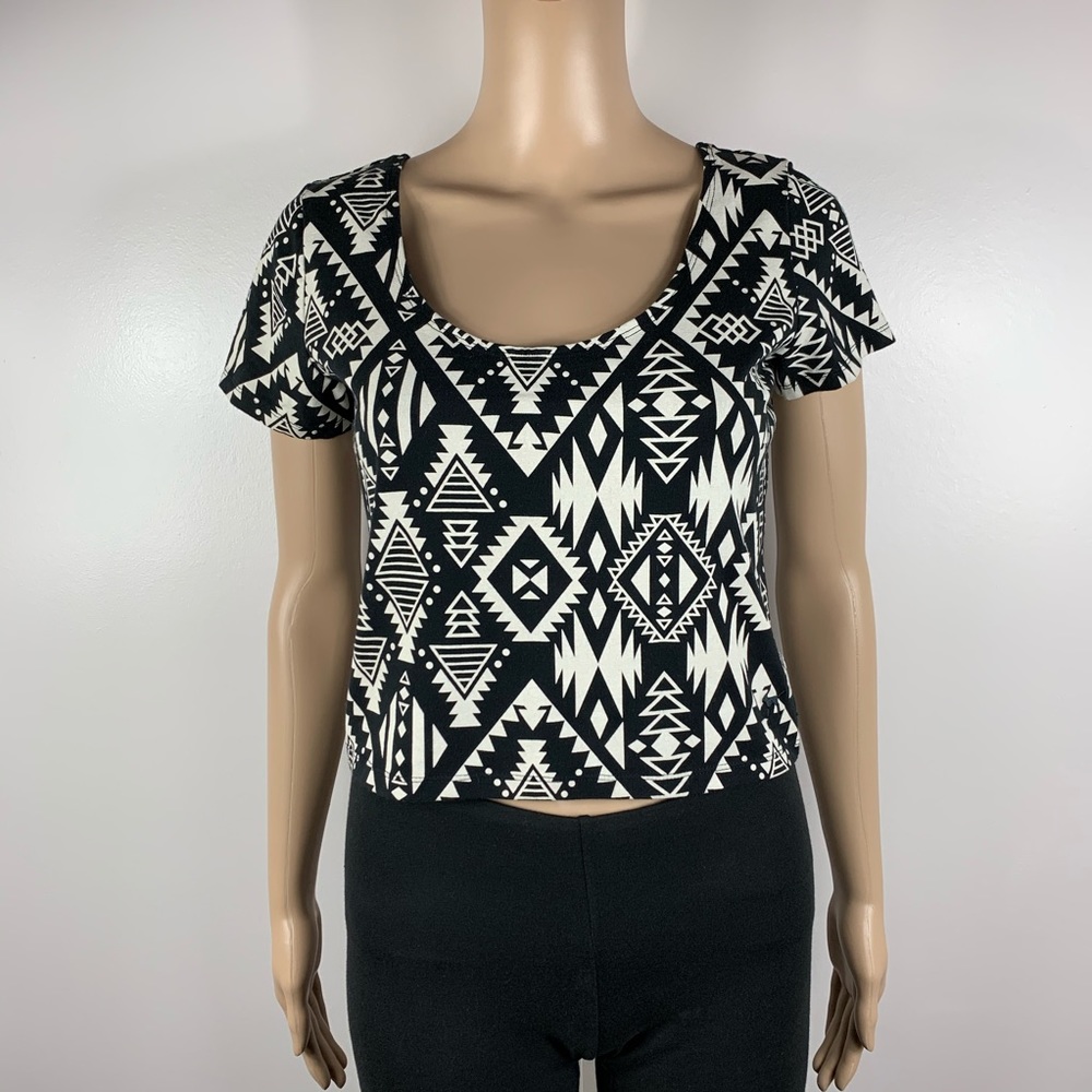 PINK Victoria’s Secret Large Black White Crop Top